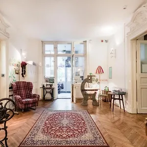 Baroque & Coworking Hostel