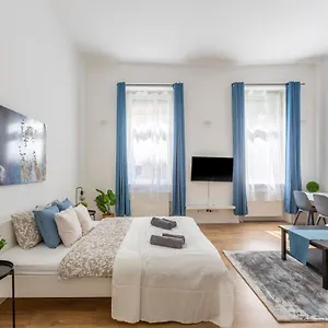 Exclusive With Sauna Next To The New York Cafe Budapest